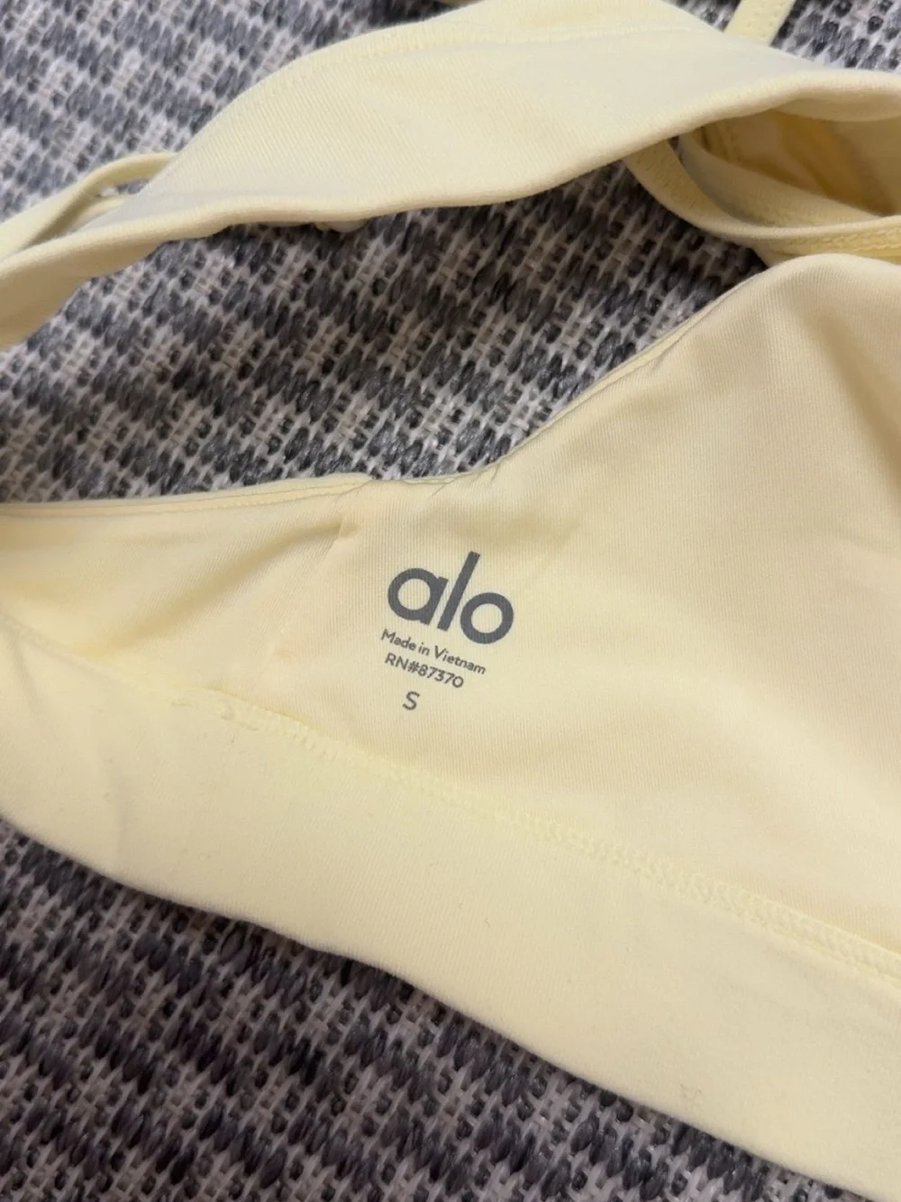 Alo Yoga Splendor Bra in Lemon Ice